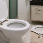 Quase ninguém sabe disso, mas o vaso sanitário tem uma função oculta que facilita a limpeza e mantém ele limpo por muito mais tempo