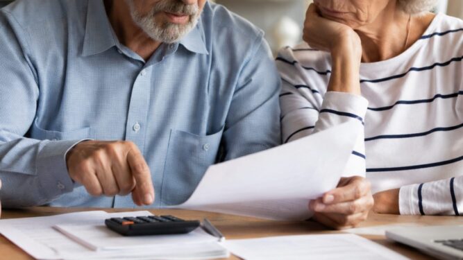 Aposentados acima de 65 anos podem ter nova faixa de isenção do Imposto de Renda; entenda a proposta