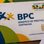 Nova proposta pode mudar regra do BPC e beneficiar famílias com cuidadores de pessoas com deficiência