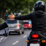 Motociclista pode levar multa de quase R$ 200 por tirar uma das mãos do guidom; entenda a regra