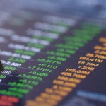 Ibovespa fecha semana com leve alta, CSN Mineração e Vale em valorização e Hapvida em queda