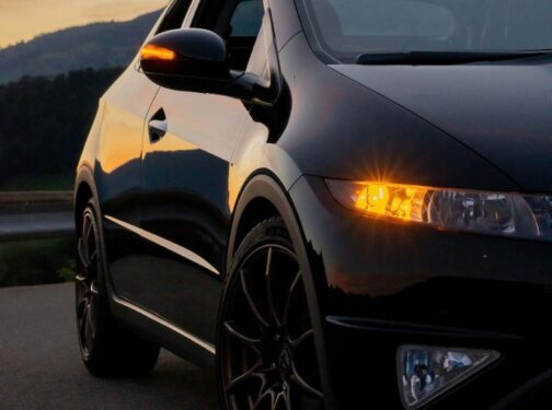 Motorista perde R$195,23 e 5 pontos na CNH por não usar a seta
