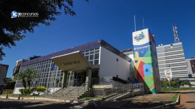 Salários de quase R$ 10 mil atraem para seleção da Embratur em Brasília