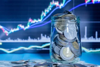 O que R$ 10 mil geraram no MXRF11 e na poupança em 12 meses?