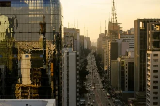 Mercado de escritórios em São Paulo reduz vacância mesmo com novas entregas