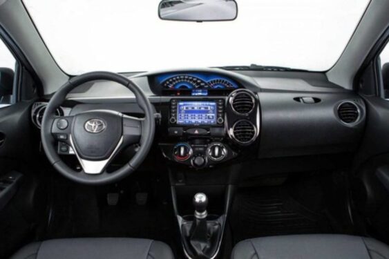 Toyota Etios 1.5 automático 2018: economia e robustez fazem do hatch aposta no usado