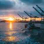 Ataques no Mar Vermelho elevam petróleo Brent a US$ 101 em meio a tensões