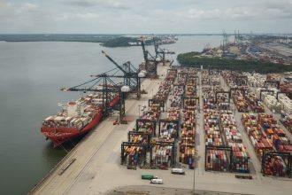 Brasil contesta tarifa dos EUA de 12,5% e estuda reciprocidade