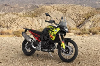 São Paulo Yellow marca a estreia da BMW F 900 GS Pro no Brasil por R$ 93.990.