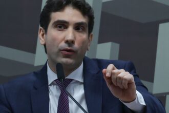 Gabriel Galípolo critica pressão de empresas para uso indevido do FGC