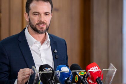 Governo avalia aplicação de Lei de Reciprocidade contra tarifas dos EUA após ouvir setor produtivo
